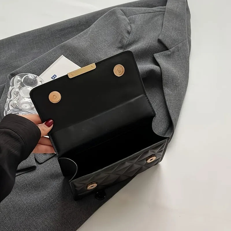 Damesschoudertas met modeketen, chique kleine vierkante tas voor dames, luxe gewatteerde handtas voor dagelijks reizen, winkelen, feesten.