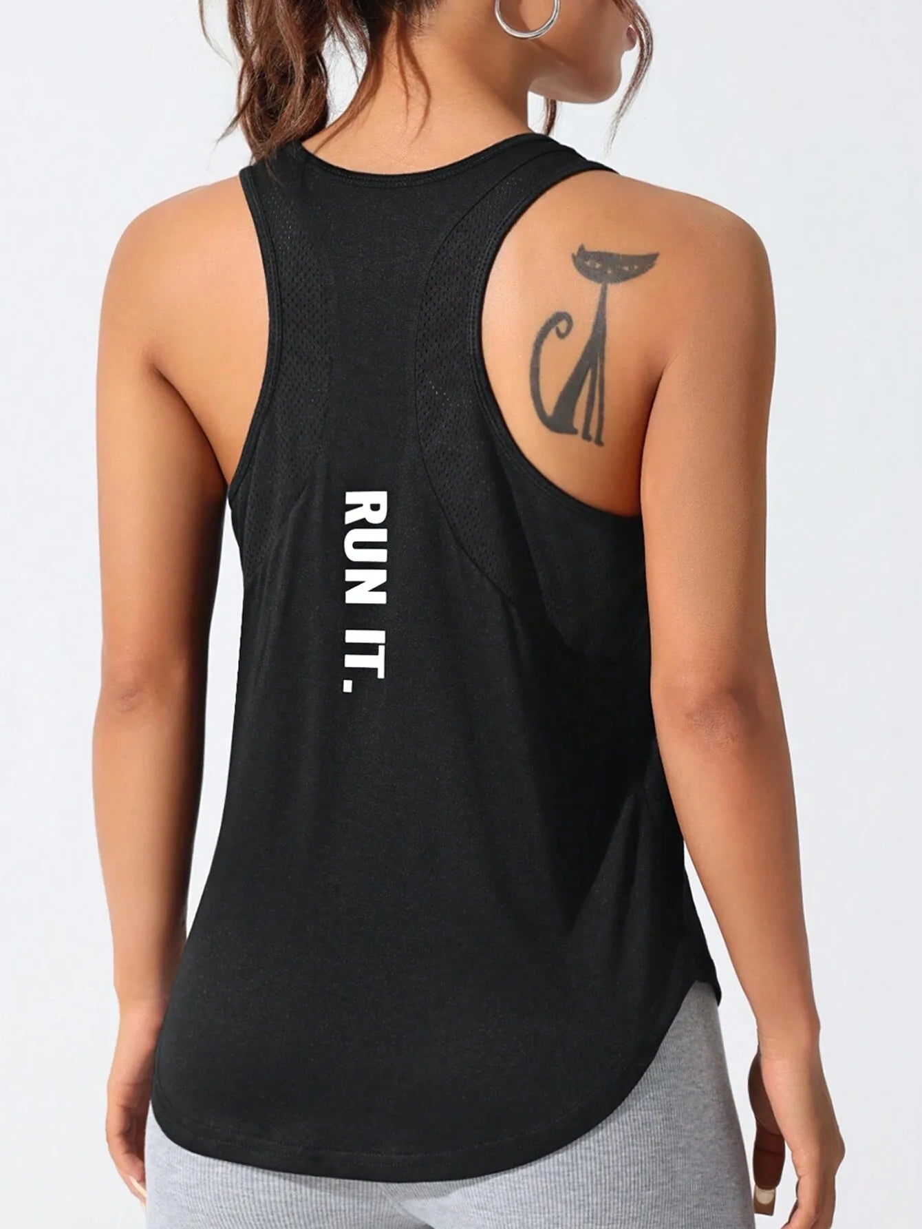 Sneldrogend sportvest met gestikte letters voor dames, ademende yogasportkleding van net, tennisuniformfietspak, dagelijks gebruik