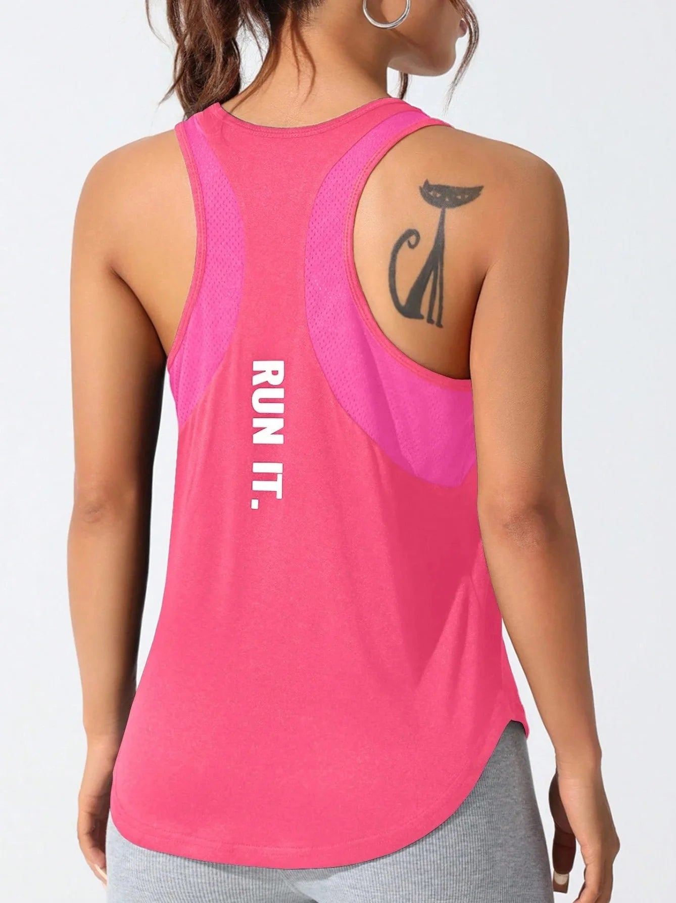 Sneldrogend sportvest met gestikte letters voor dames, ademende yogasportkleding van net, tennisuniformfietspak, dagelijks gebruik