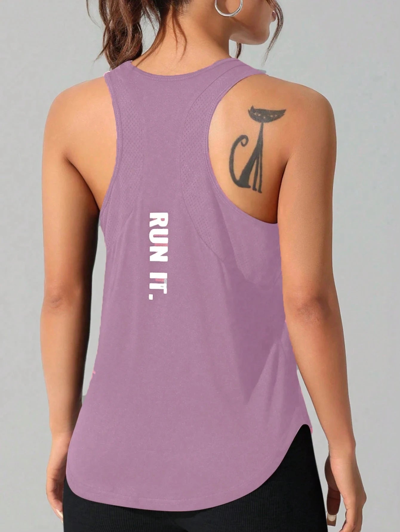 Sneldrogend sportvest met gestikte letters voor dames, ademende yogasportkleding van net, tennisuniformfietspak, dagelijks gebruik