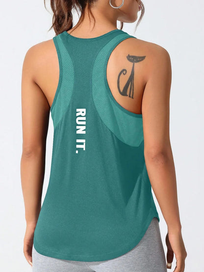 Sneldrogend sportvest met gestikte letters voor dames, ademende yogasportkleding van net, tennisuniformfietspak, dagelijks gebruik
